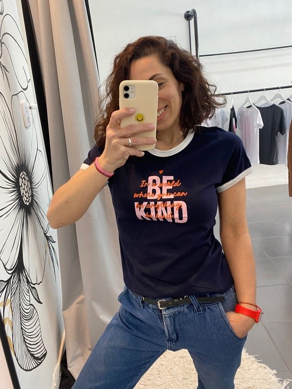 Producto - Remera be kind
