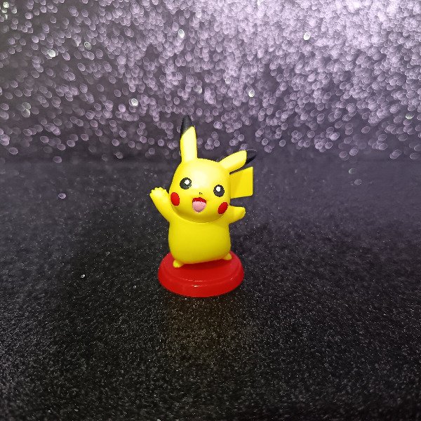 Producto - Pikachu (saludando parado) CHOCOEGG s/base (no se para)