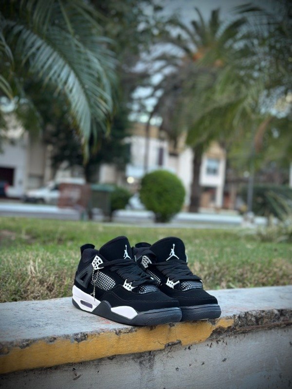 Producto - JORDAN RETRO 4 PANDA
