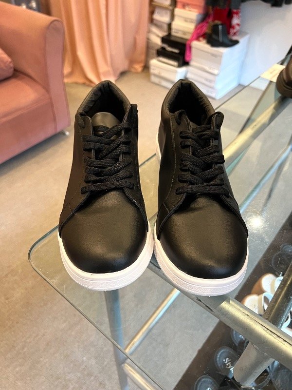 Producto - Zapatillas Negras Ecocuero