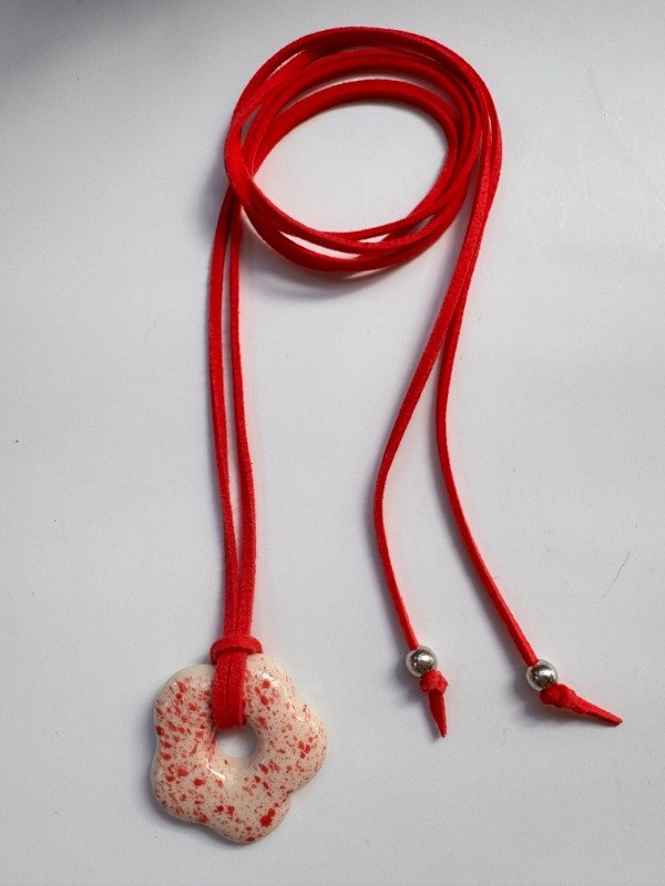 Producto - Flor Manchas + Cordón NEGRO de REGALO - 4