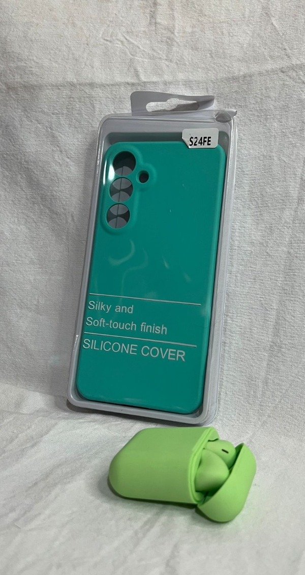 Producto - S24 fe silicona con felpa verde