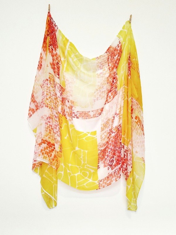 Producto - Pañuelo Mega -blanco con estampa Orgánica amarillo y Gotas tonos cálidos-