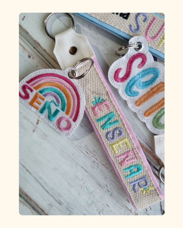 Producto - Llavero + Charms- Día del Maestro- "ENSEÑAR ES UN ACTO DE AMOR" - 3