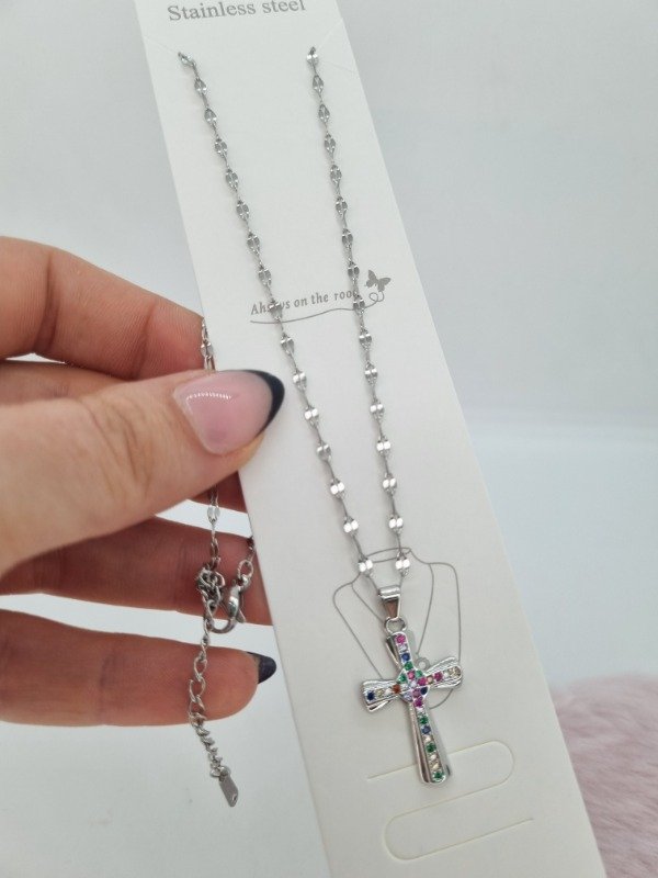 Producto - Cadena acero quirurgico liberty dije cruz strass color