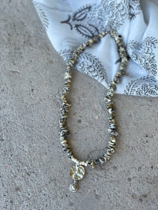 Producto - Collar escallas y chapita plateada