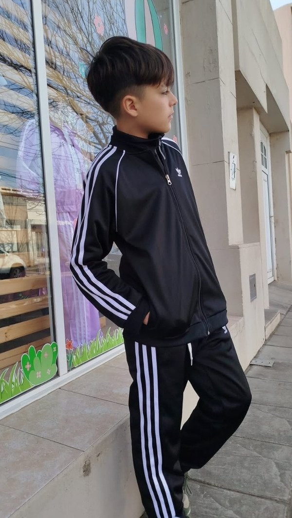 Producto - conjunto deportivo tres tiras