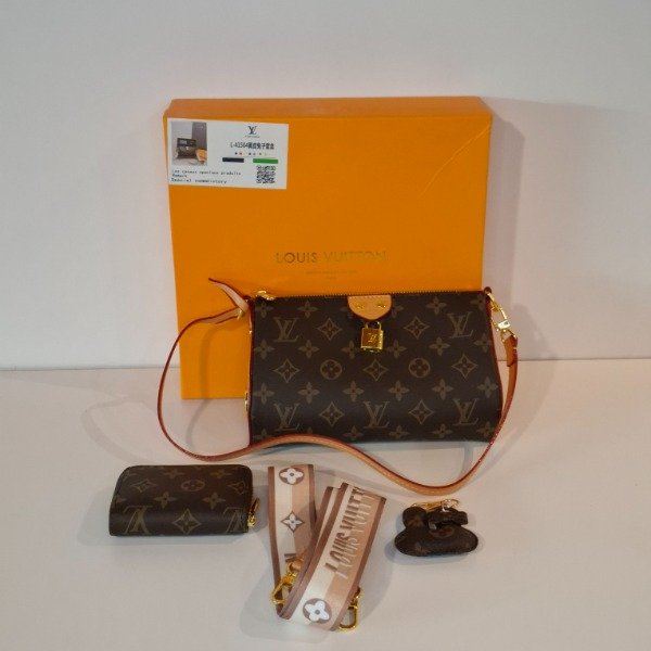 Set Lv con llavero Rovinah