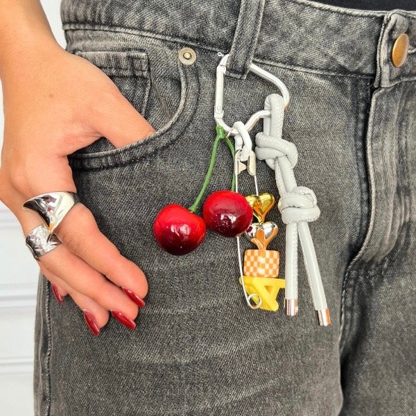 Producto - Llavero con charms para cartera cherry