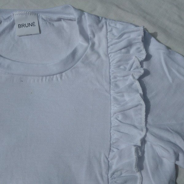 Producto - Remera de algodon con volados