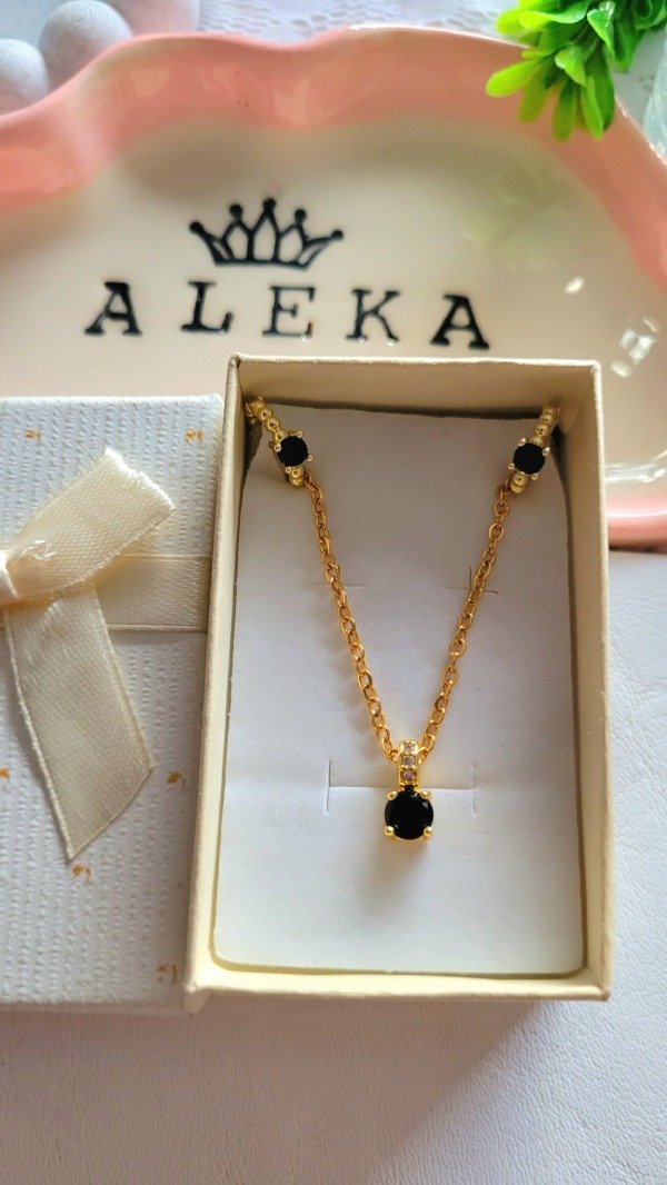 Producto - Conjunto dije y aros cubic redondo negro con strass de acero dorado - 0