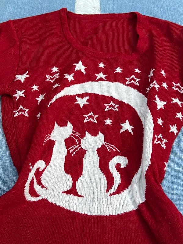Sweater rojo kitty — imagen 3