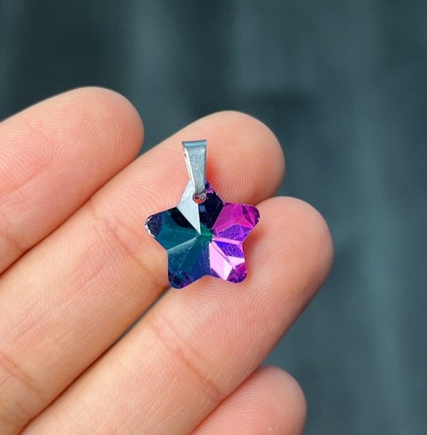 Producto - AQ dije estrella tornasolada 2