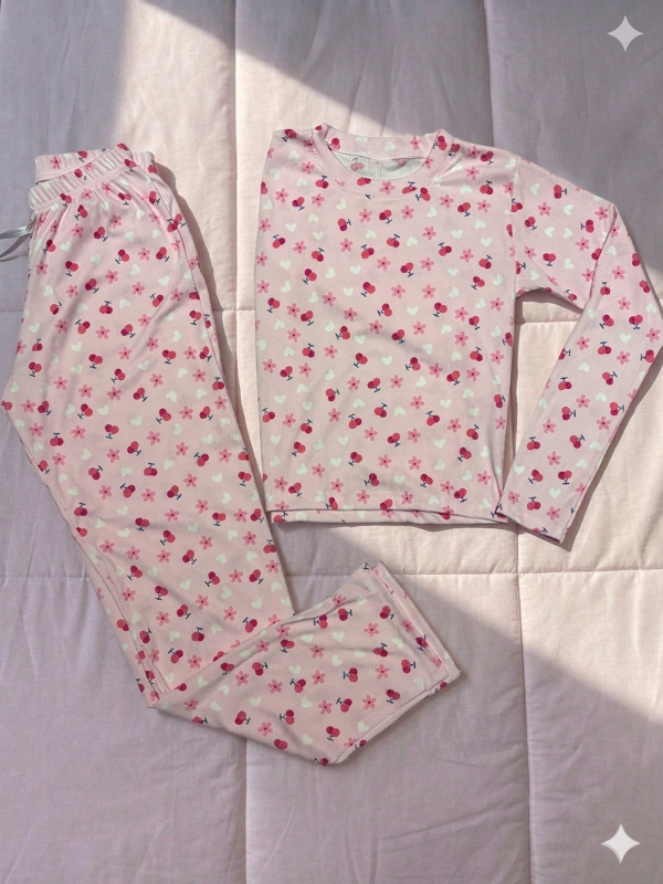 Producto - Pijama cerezas rosa largo
