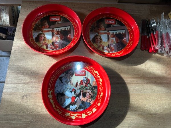 Producto - LOTE 3 BANDEJAS COCACOLA DE CHAPA 33x5. PRECIO POR TODAS #11758