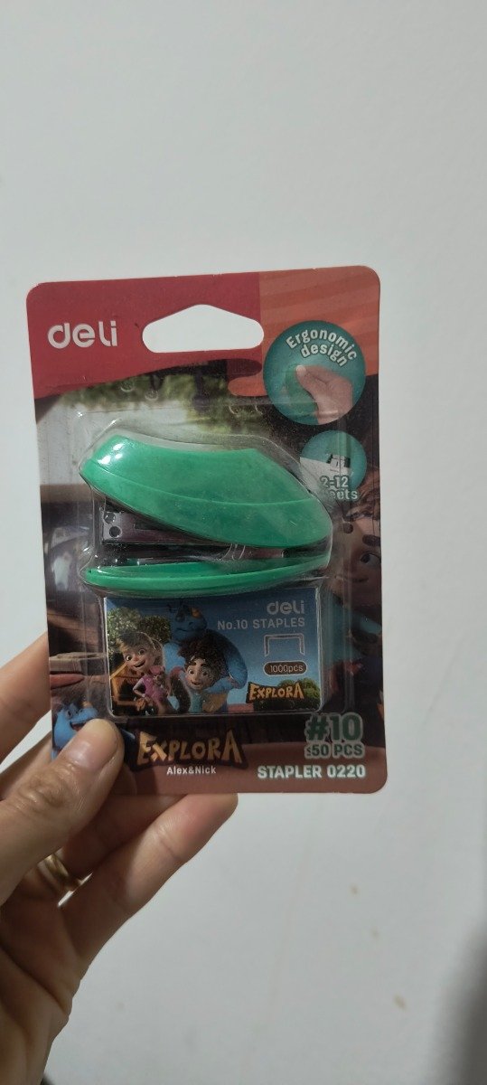 Producto - Mini abrochadora con ganchitos verde