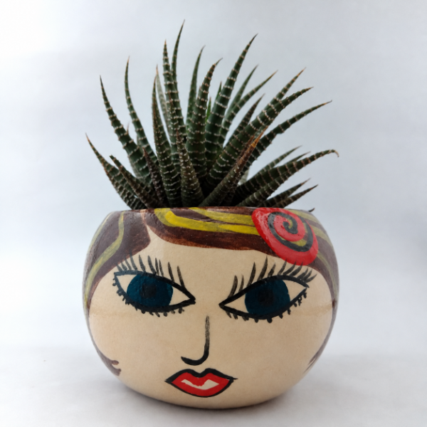 Producto - Maceta "Mora" con peinado vivo