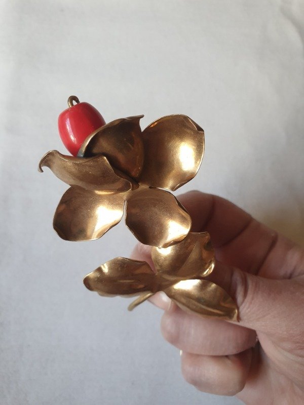 Producto - Broche 40s Jardín de Oro - Rosa con Perla Roja - 11