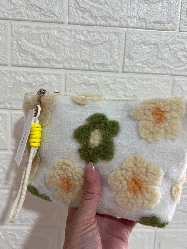 Producto - Nececer / Cartuchera de Peluche con Diseño de Flores - 1