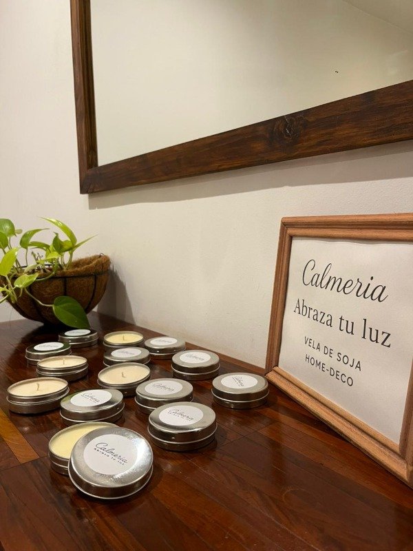 Producto - Vela en lata baja aromatizante CALMERIA