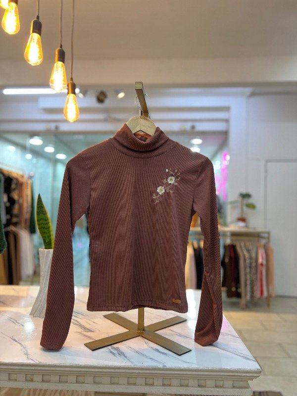 Producto - Polera básica bordada Mauve 0599 - 3