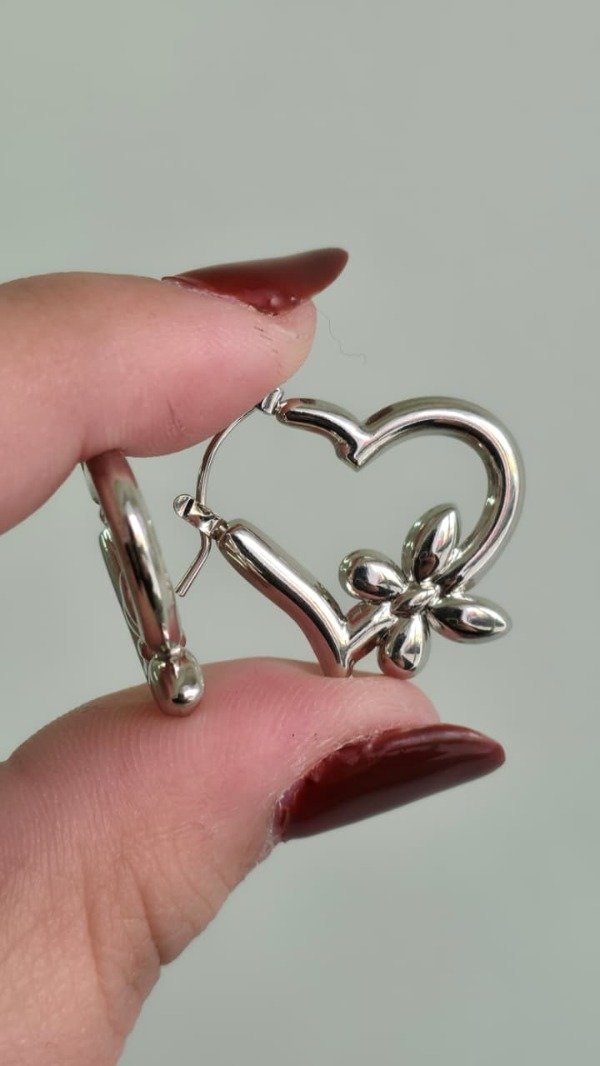 Producto - Argollas plateadas corazón