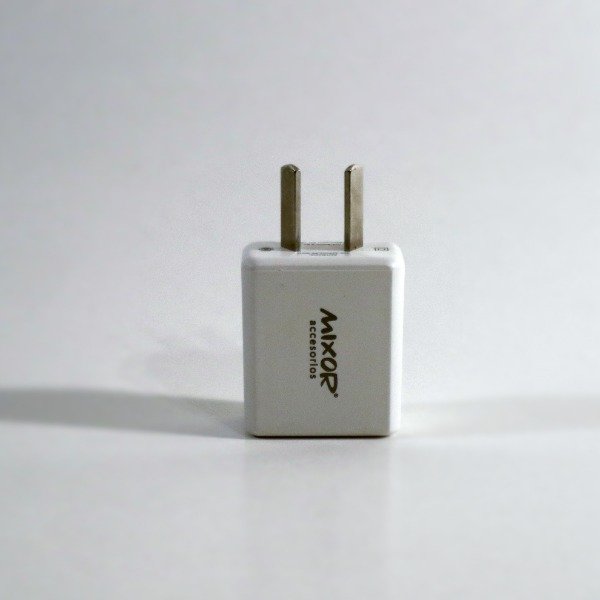 Producto - Cargador de carga rápida a 3.8A + cable tipo "c"