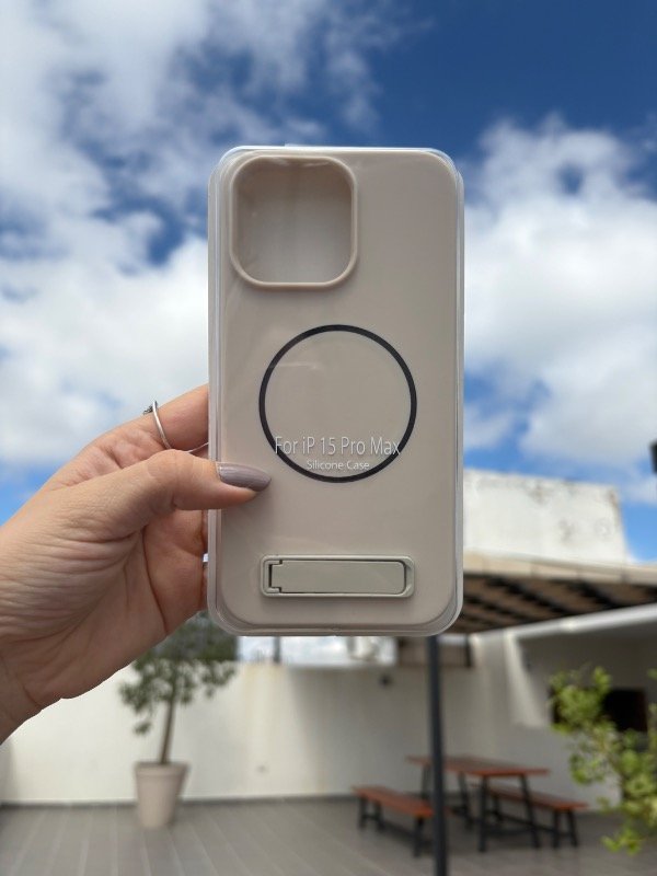 Producto - SILICONE CASE C/SOPORTE IP 15 PRO MAX