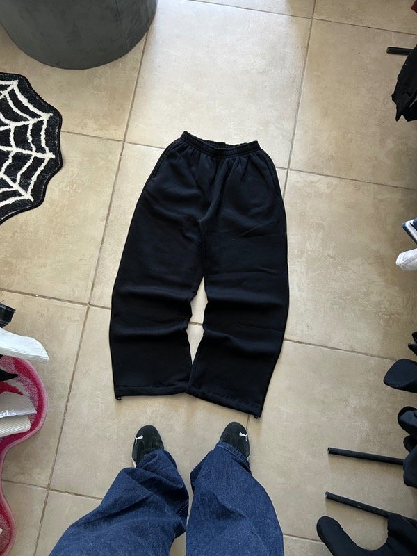 Producto - JOGGING BAGGY NEGRO FRIZA