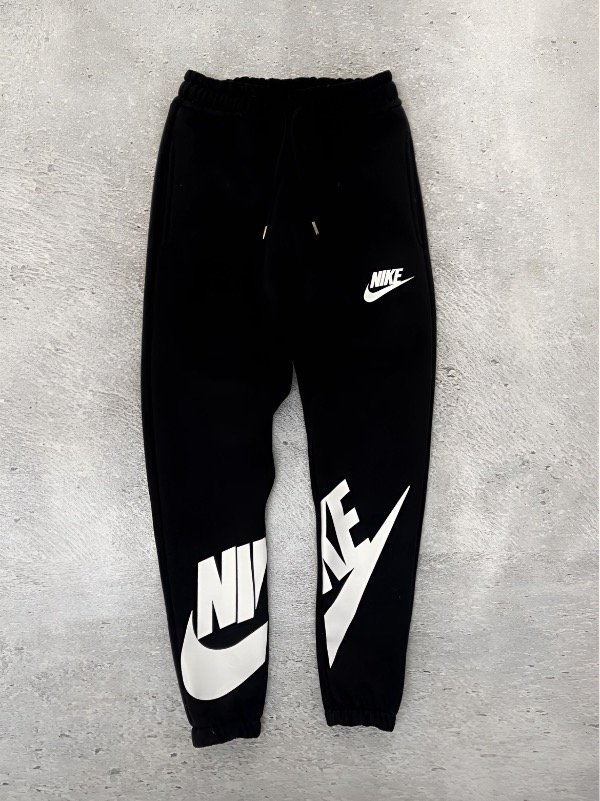 Producto - Pantalón Nike cortado negro
