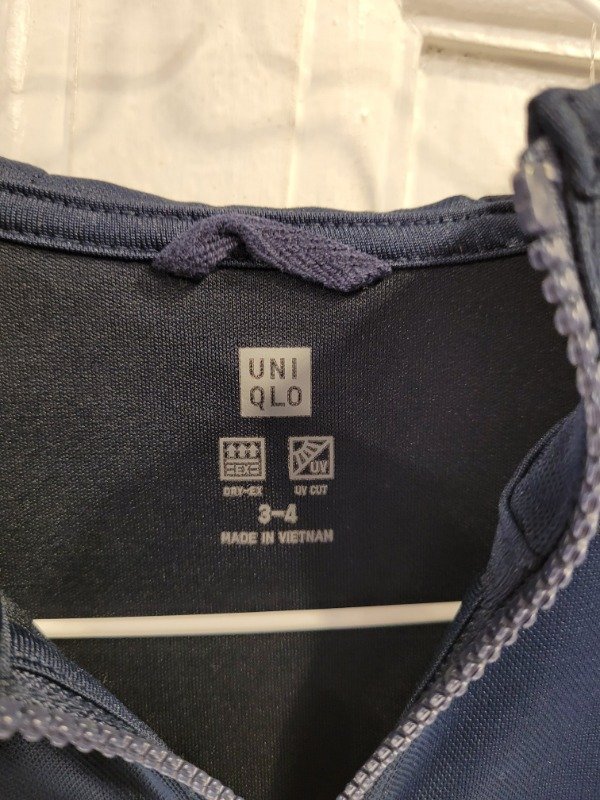 Producto - Buzo UNIQLO azul Talle 3/4 años - PRECIO: 16X - 2