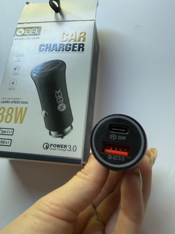 Producto - Adaptador con entrada tipo c y usb para el auto
