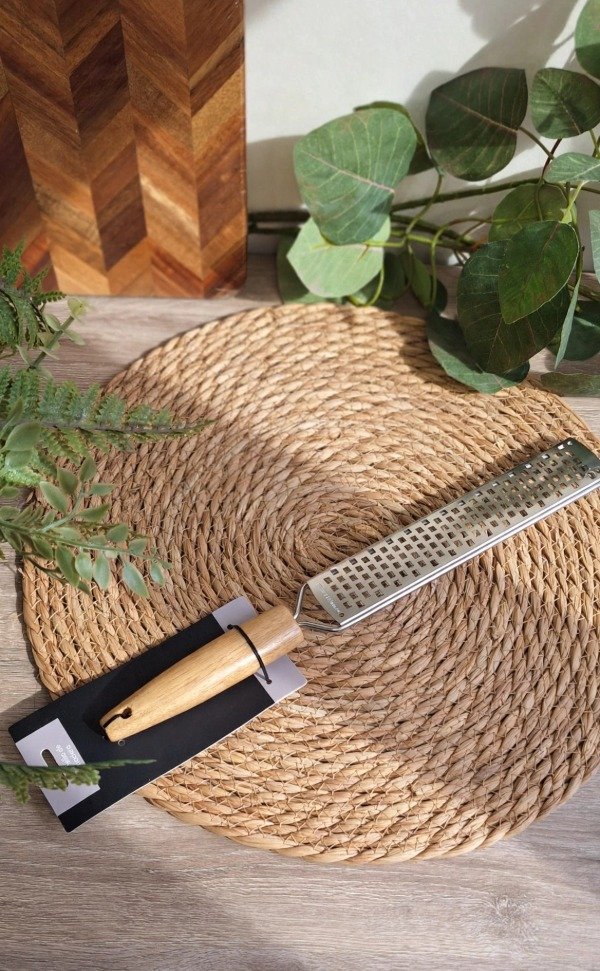 Producto - RALLADOR CON MANGO DE MADERA DE ACACIA 35 CM - 0
