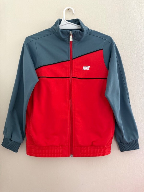 Producto - Campera NIKE Large 8/10 años irl17