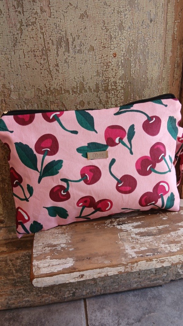 Producto - Neceser sobre cereza