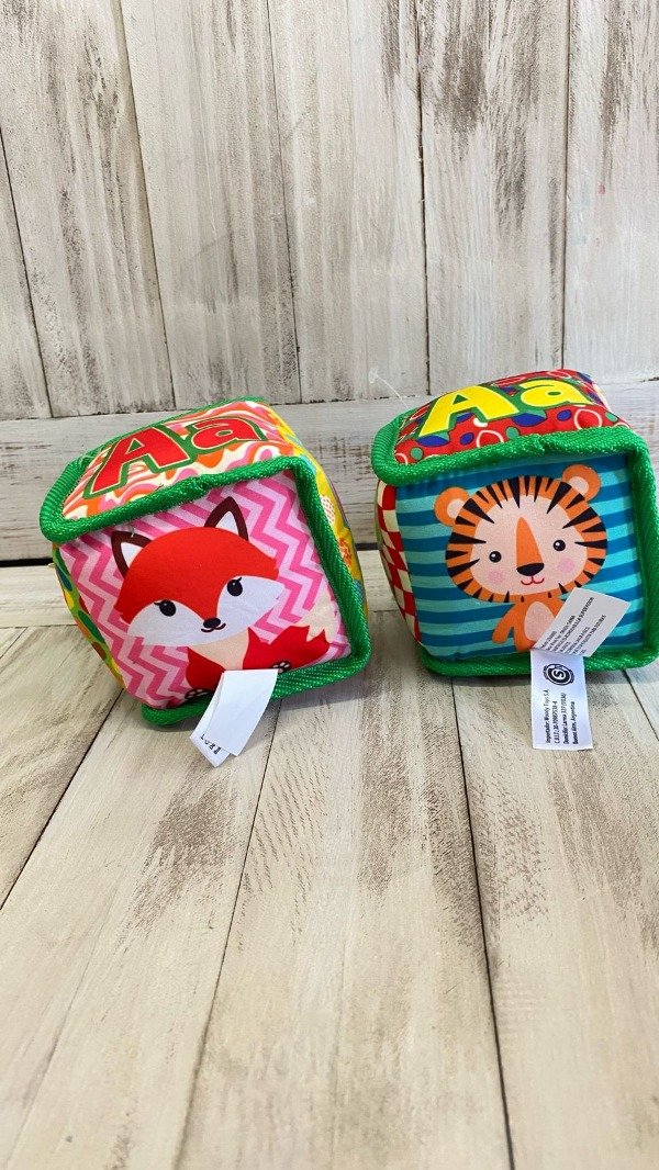 Producto - Cubo de tela con sonajero-Wi