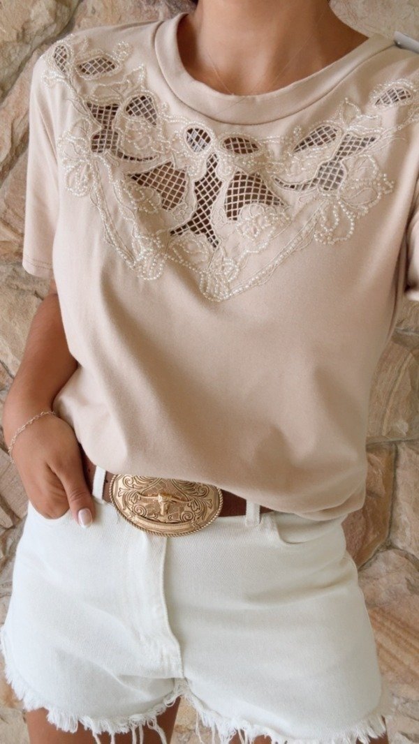 Producto - REMERA BORDADA AMOUR (BEIGE)