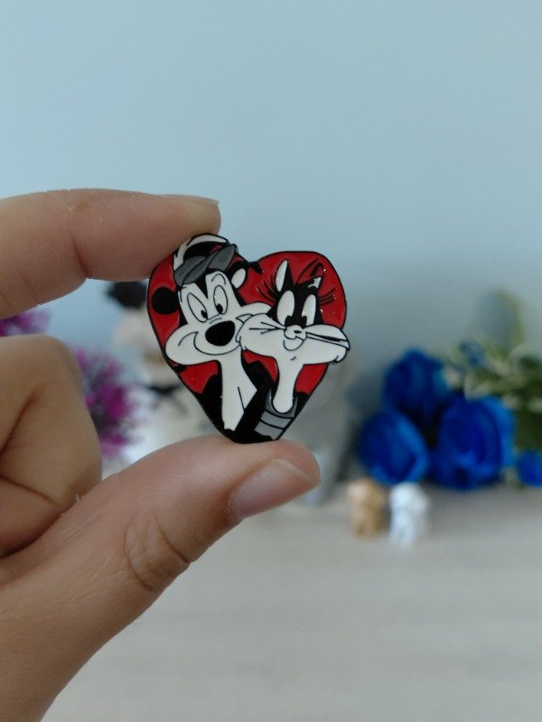 Producto - Pin metalizado - Pepe Le Pew y Penélope Pussycat #0827