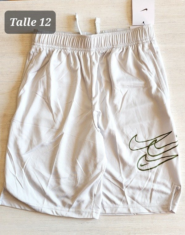 Short deportivo nike talle 12 gris