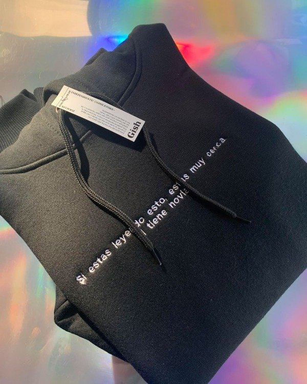 Producto - HOODIE FRASE BORDADA