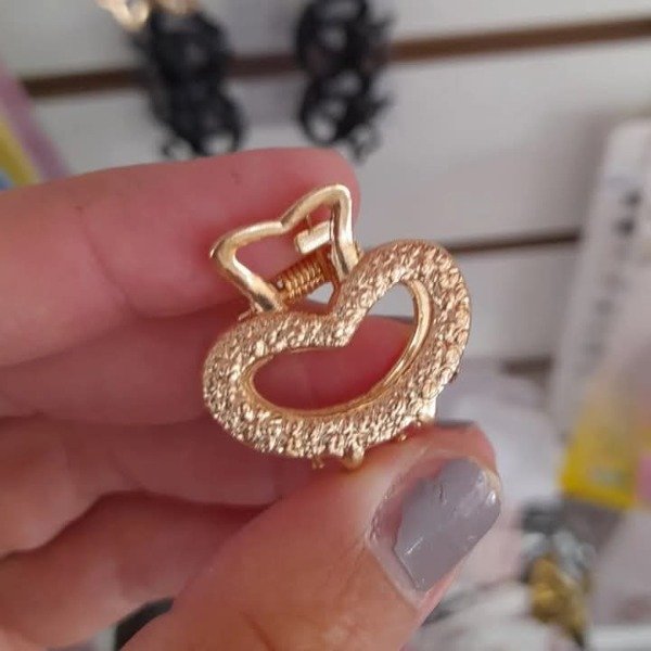 Producto - Broche metálico dorado