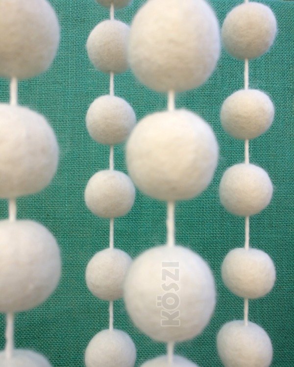 Producto - Guirnalda Bolas de Fieltro CRUDO - 24 Bolitas Posición Ajustable