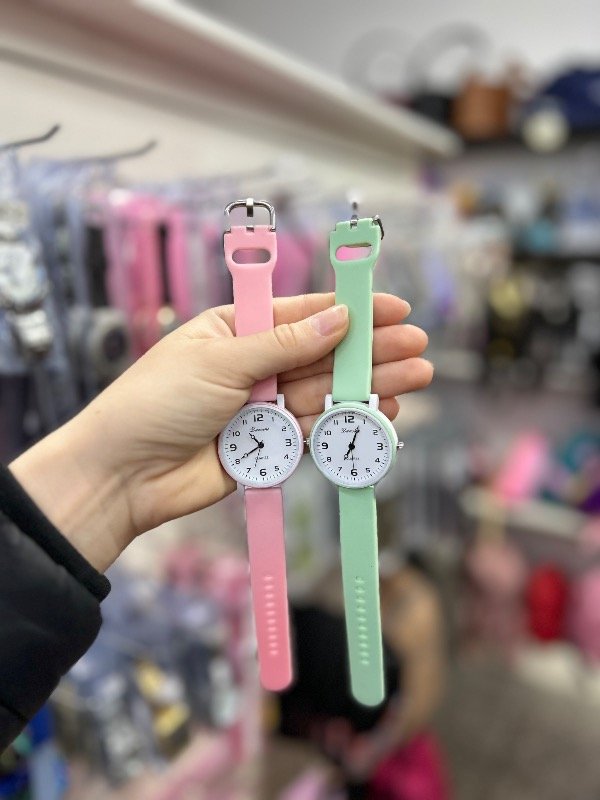 Producto - Reloj de goma color con blanco