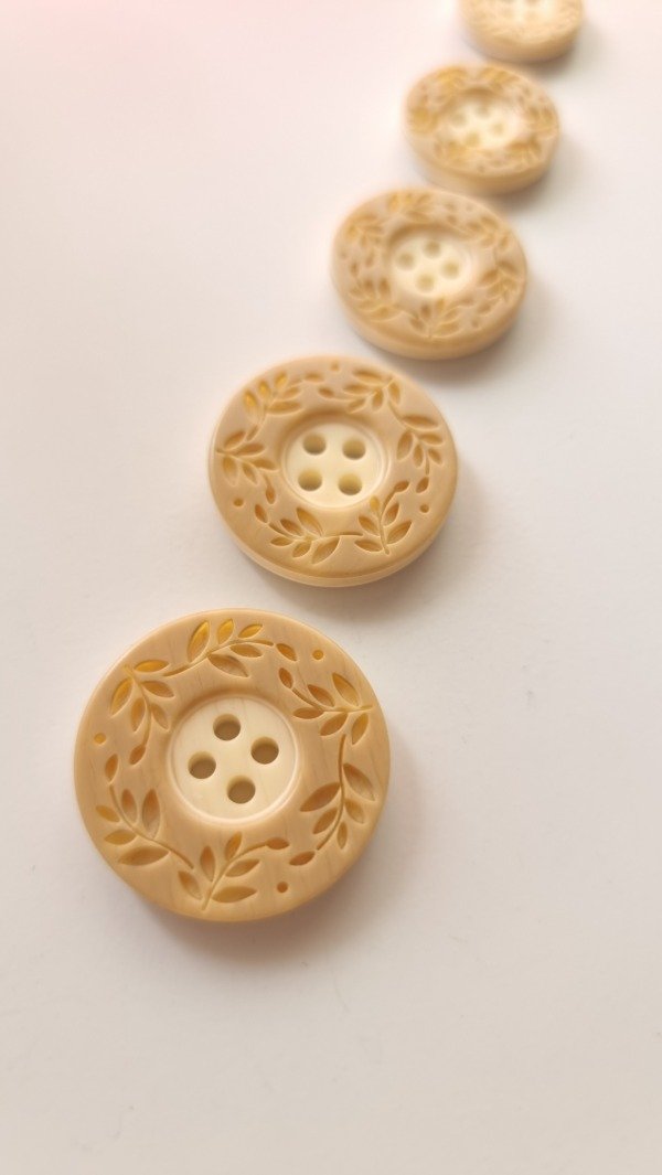 Producto - Botón hoja tallada CREMITA y MARRÓN (distintas medidas)