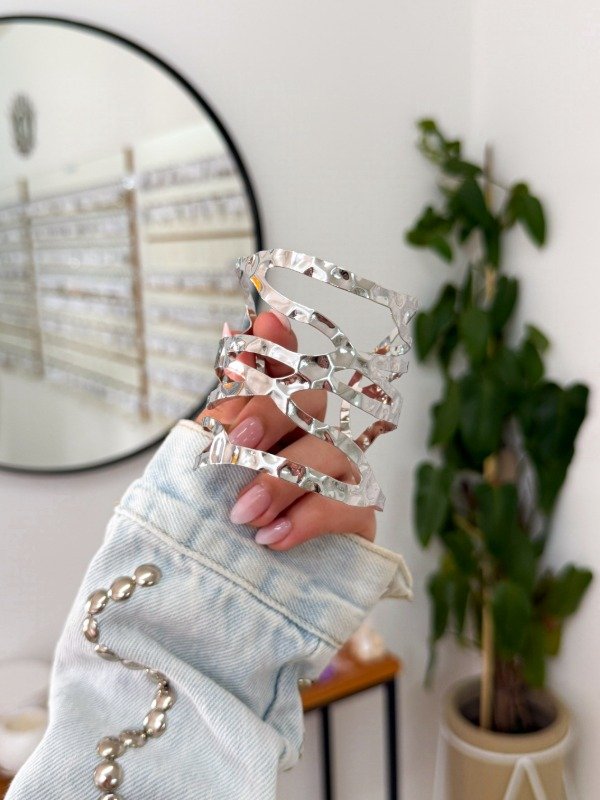 Producto - Brazalete plateado ondas irregulares