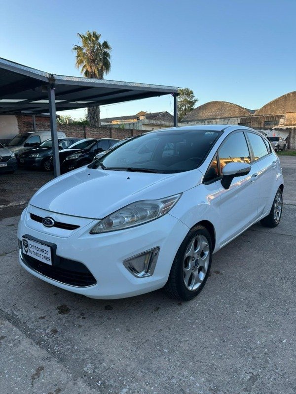 Producto - Ford Fiesta Kinetic Titanium 2012