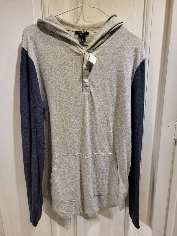 Producto - Remera FOREVER 21 MEN con capucha Talle XS - PRECIO: 40X