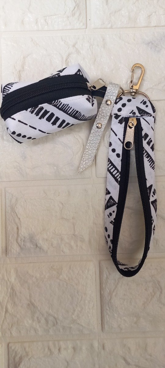 Producto - Charms blanco y negro