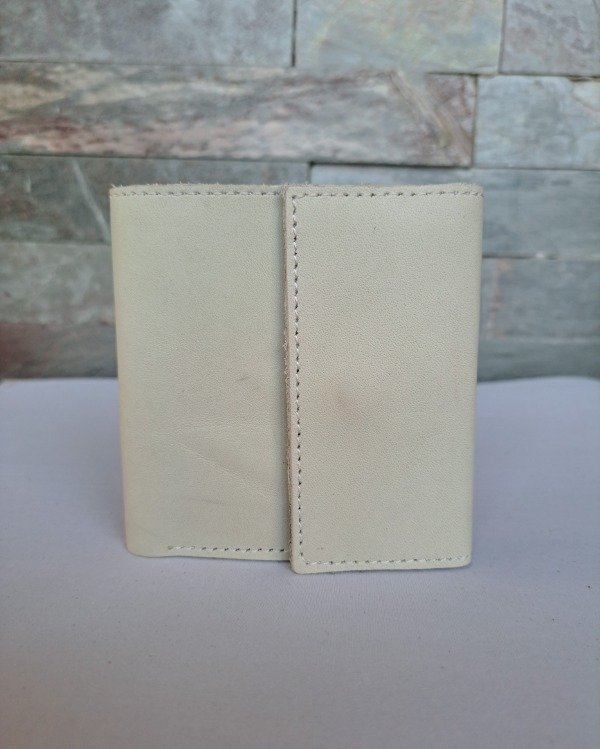 Producto - Billetera Indiana con Botón Natural