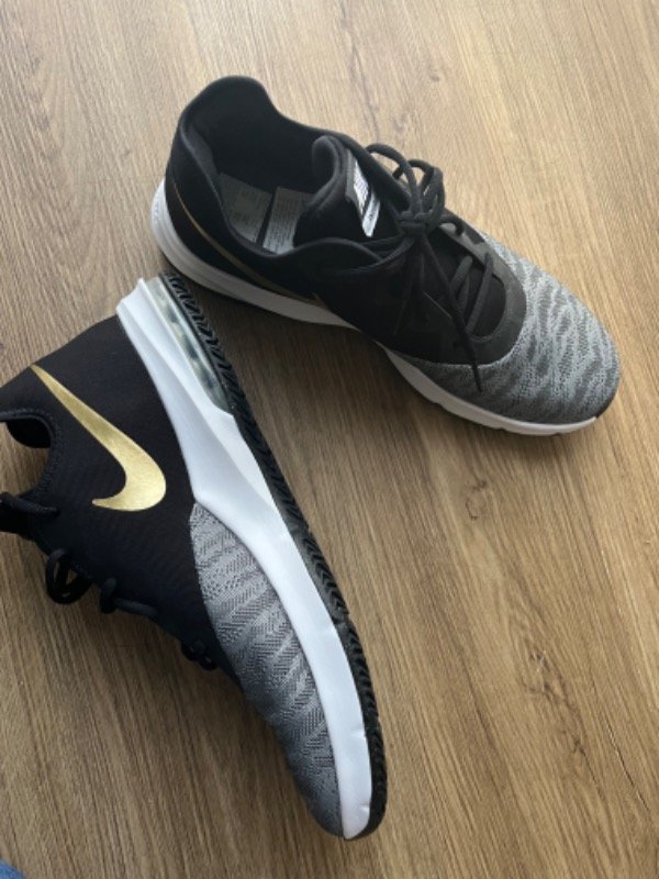 Producto - NIKE EUR 45.5 NUEVAS 30 CM